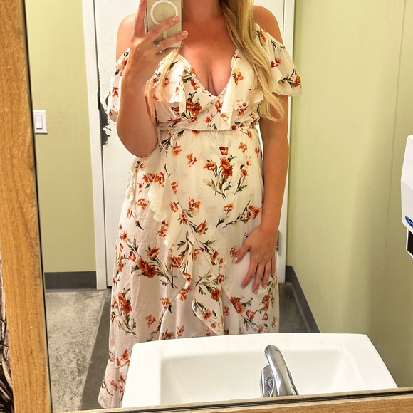 Floral ruffle Maxi Dress with Spaghetti Straps and cold shoulder - Picture 6 of 15